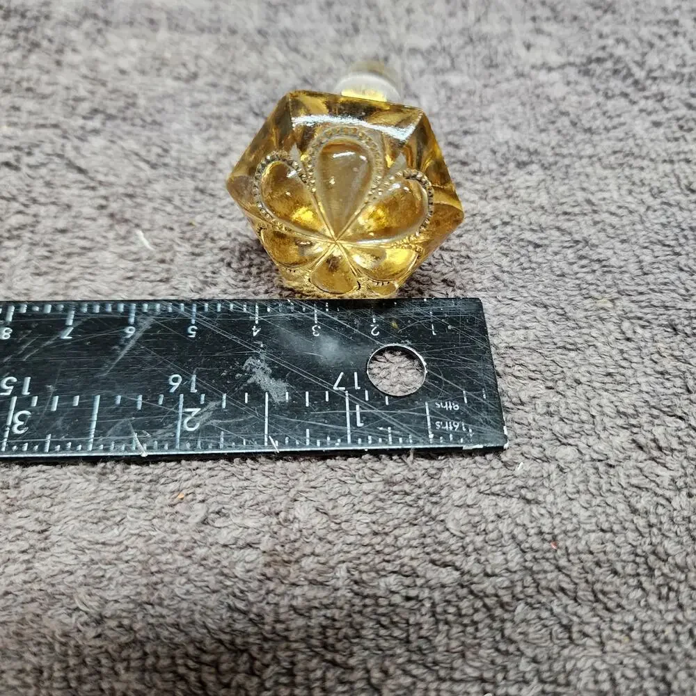 Vintage Genie Glass Decanter Bottlestopper flower design on top N